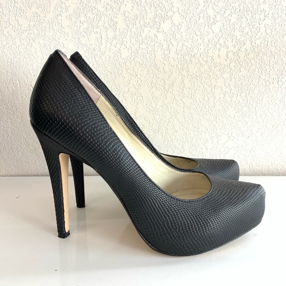 BCBG Platform Heels 377 - Picture 1 of 8